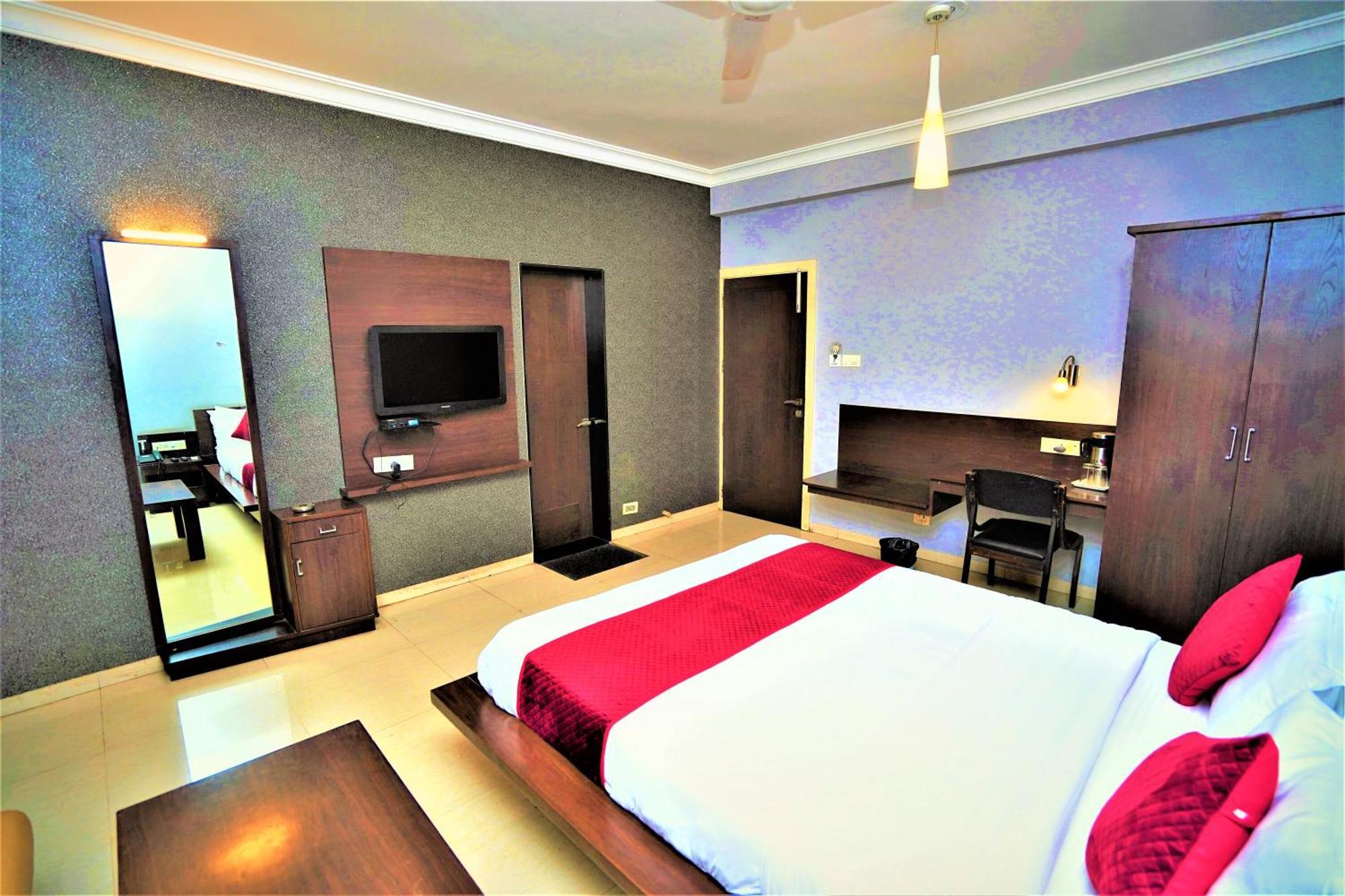 New Hotel Europa Inn Rádžkót Exteriér fotografie